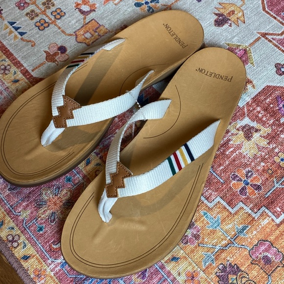 WOMEN'S NATIONAL PARK FLIP FLOPS. SIZE 10 - Picture 2 of 2